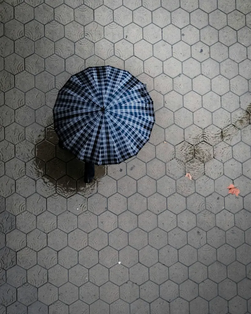 unsplash_aJfy0WtHtkc_umbrella.jpg.webp